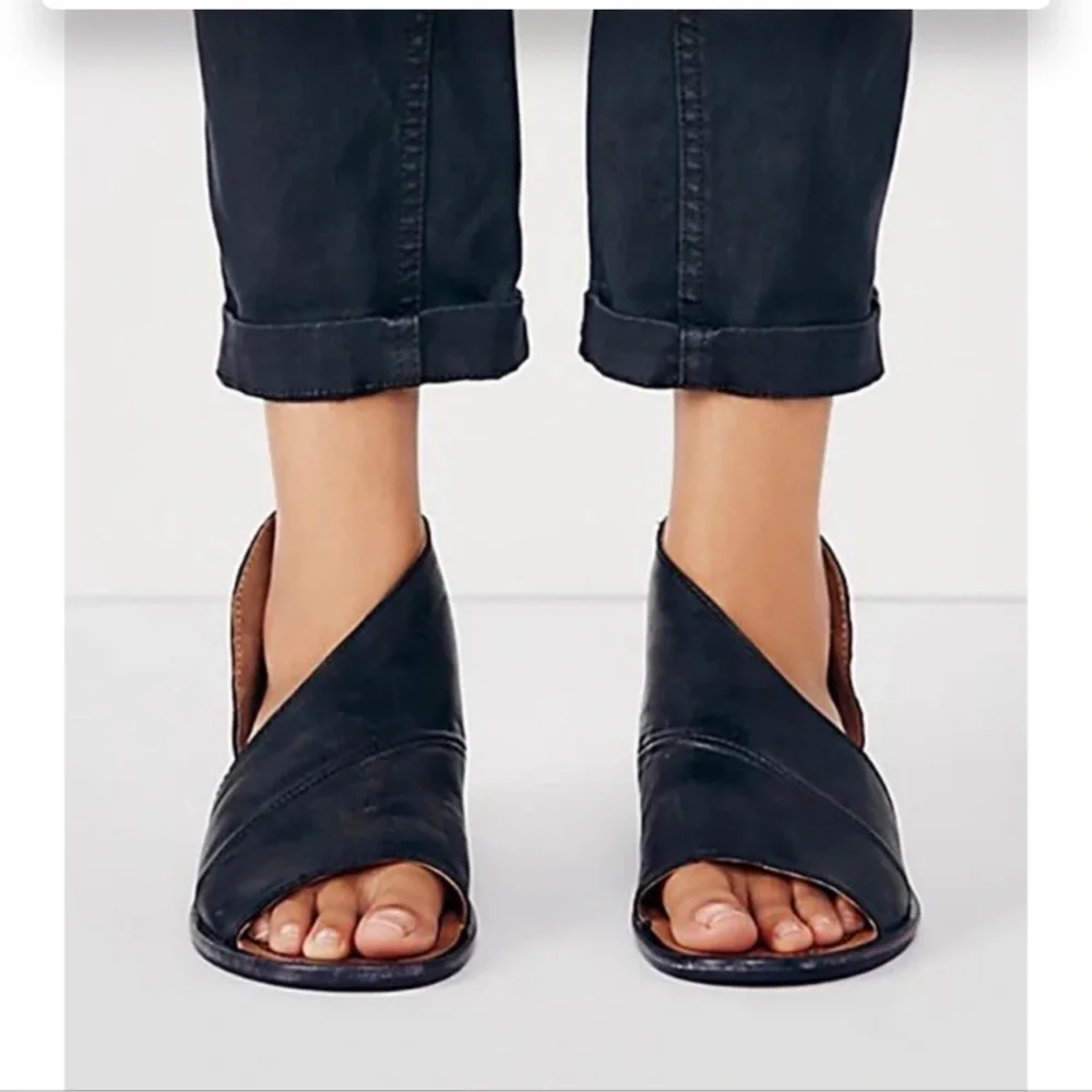 FREE PEOPLE Mont Blanc Sandal Black Leather Slip On Shoes size 8.5 - Picture 2 of 9